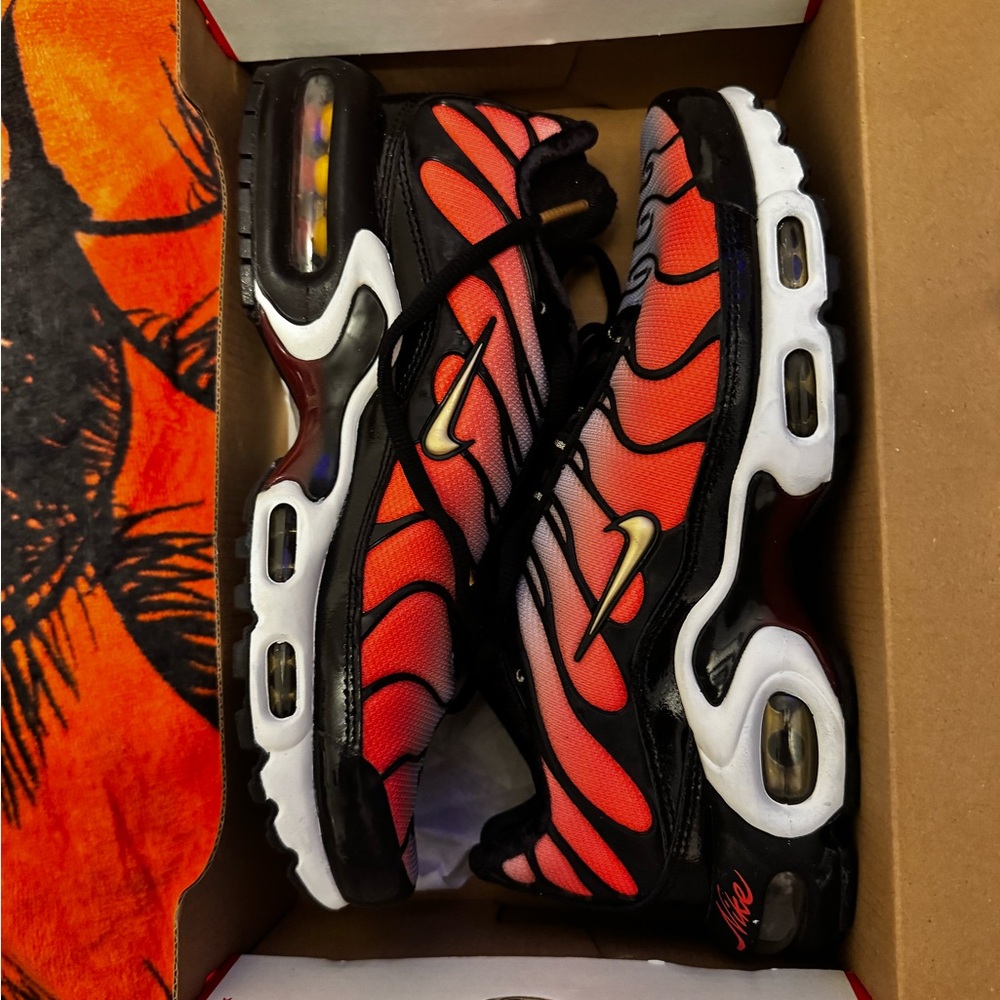 Nike Air Max Plus in Violet Pulse and Metallic Gold